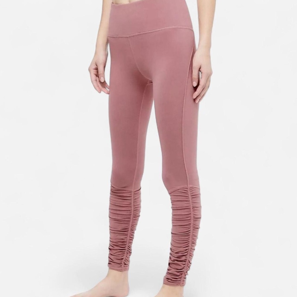 LULULEMON "Ready to Rulu"‎ High-Rise Tight ruched bottom size 6
